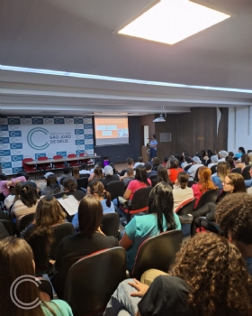 Complexo de Saúde São João de Deus promove curso de conscientização sobre a diversidade para seus colaboradores - Auditório Padre Casimiro durante a apresentação.