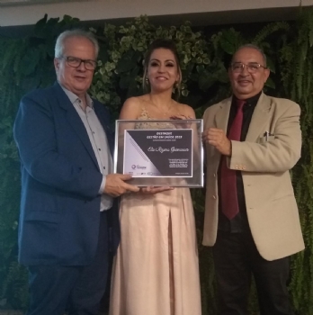 Elis Regina Guimarães recebe Prêmio Gestão em Saúde - 