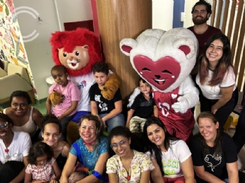 Dia das Crianças: Pacientes da Oncopediatria e Pediatria do CSSJD ganham dia de sorvete - 